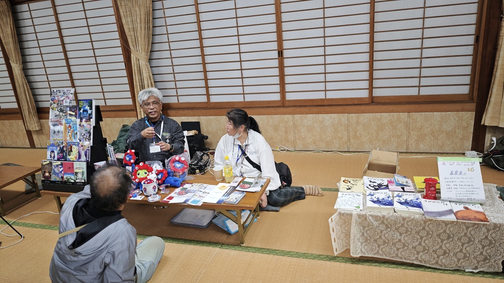 君は行ったか！大阪・関西万博 今からでも遅くないミャクミャク教への入信ブース（隣はイマジニアンのブース）